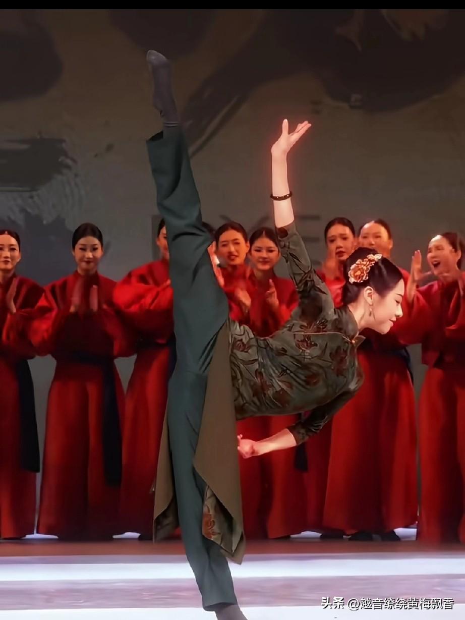 现在的舞剧和话剧，且不说内容怎么样，好看不好看，但是谢幕一个比一个精彩。
   