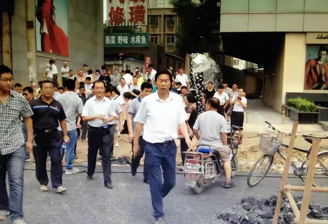 怎么看耿彦波？

耿彦波这样的技术官僚在全国很多，一点不缺，但是他是最幸运的，也