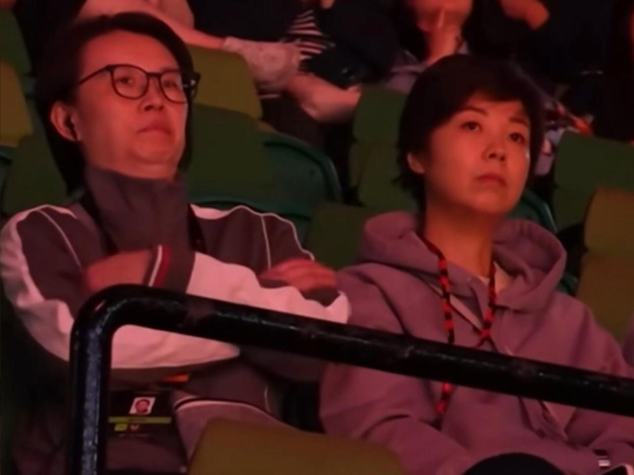 张怡宁也去香港看比赛了，大魔王来日方长真的验证了，时不时就看比赛，在国乒就是大师