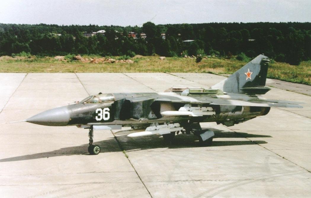 挂载4枚R-77中程空对空导弹的米格-23-98。

MiG-23-98 是俄罗