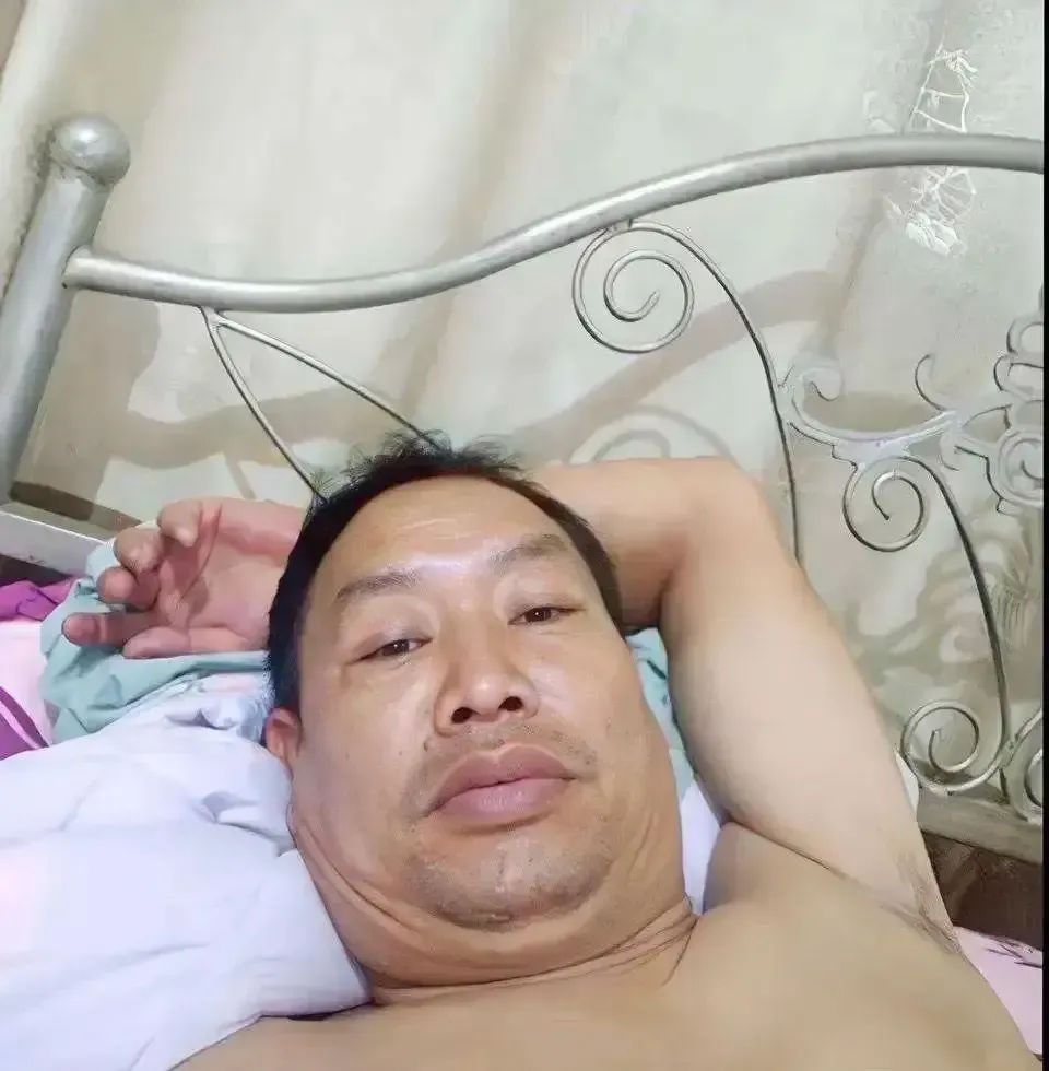 谁敢信一天玩了十个小时手机除了骂特朗普居然发不出一条微博。。。互联网能不能每天都