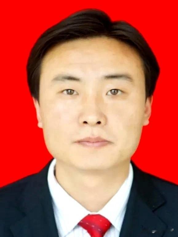 你敢信？ 
一个79年出生的师专生，硬生生把一个县城中学，带成了整个渭南市的“神