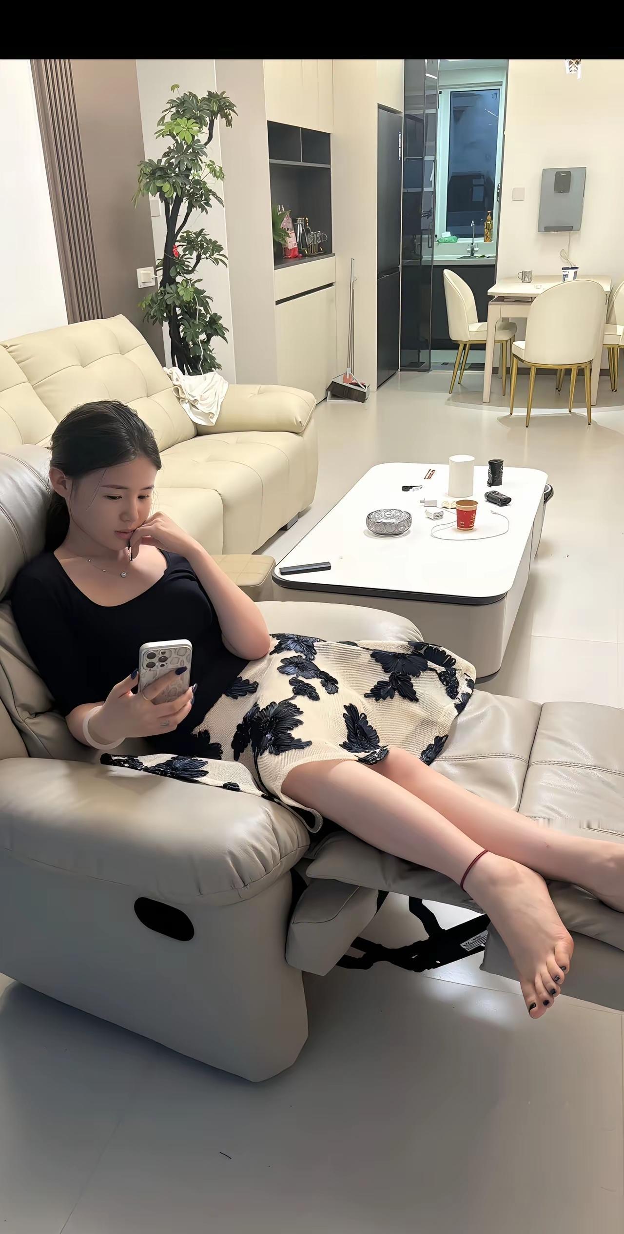 为什么养猫，能修复一个人爱的能力
 
不少人在经历情感挫伤、长久孤独之后，慢慢关