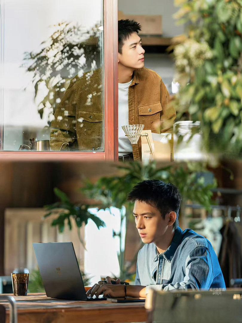 李现终于原谅现偶了 孟弗渊对女主的守护是那种“我在你身后但你不用回头”的温柔。不