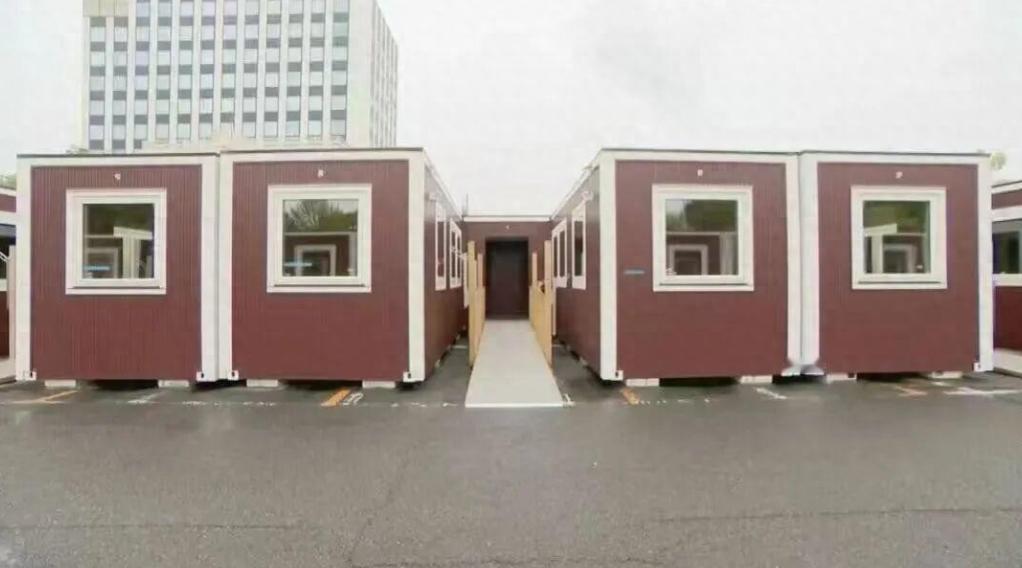 日本真是绝了，亚运会给运动员安排的住宿标准，居然是集中箱房，进入到房间中，运动员