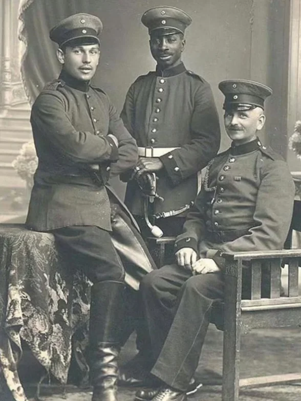 一战时期，德国军队里的黑人士兵 ​
	
