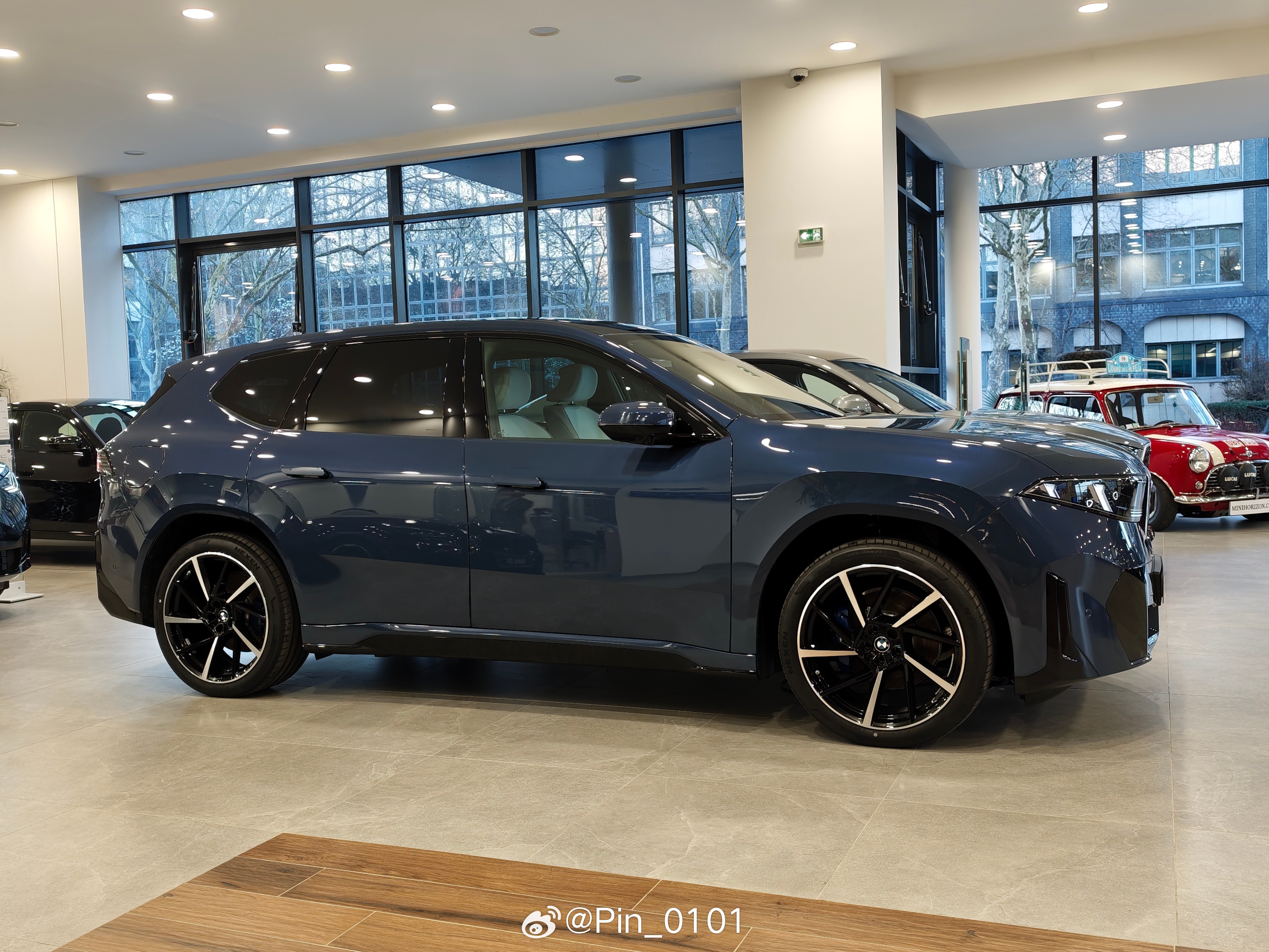 《🇫🇷全新宝马iX3静态体验》1月我去BMW Vélizy咨询的时候，销售说