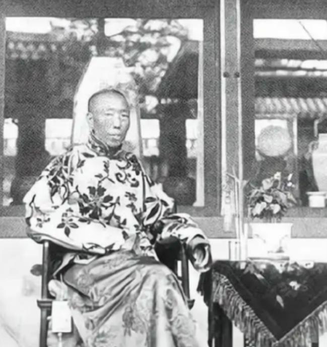 1908年，慈禧太后死后，李莲英便失去了最大的靠山，为慈禧守孝100天后，李莲英