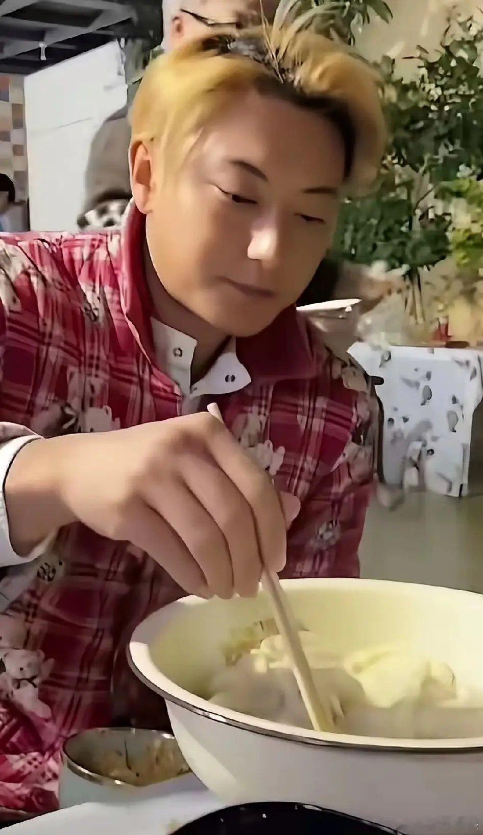 黄子韬回丈母娘家太真实！穿花棉袄吃家常饭这才是过日子的样子四川女婿黄子韬在家也得