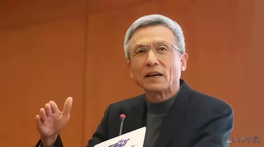 此人是所谓的经济学家，很早就鼓吹国有资产私有化，企业去行政化。如果他的梦想实现，