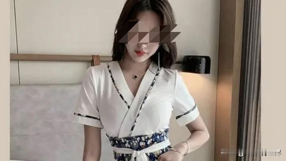 湖北武汉，一小伙和朋友去按摩店各自点了一位女技师，其中小伙点的女技师能提供“手推