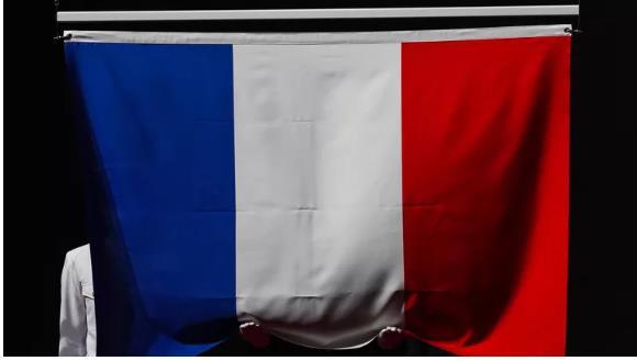 法国阿尔西叙尔奥布市市长选举将出现"希特勒"与"泽连斯基"对决
     法国市