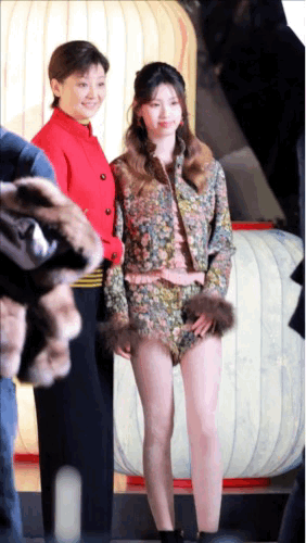 冯小刚女儿徐朵长大了，这颜值状态太耐看了！什么样的女生让人一见难忘?徐朵徐帆 徐