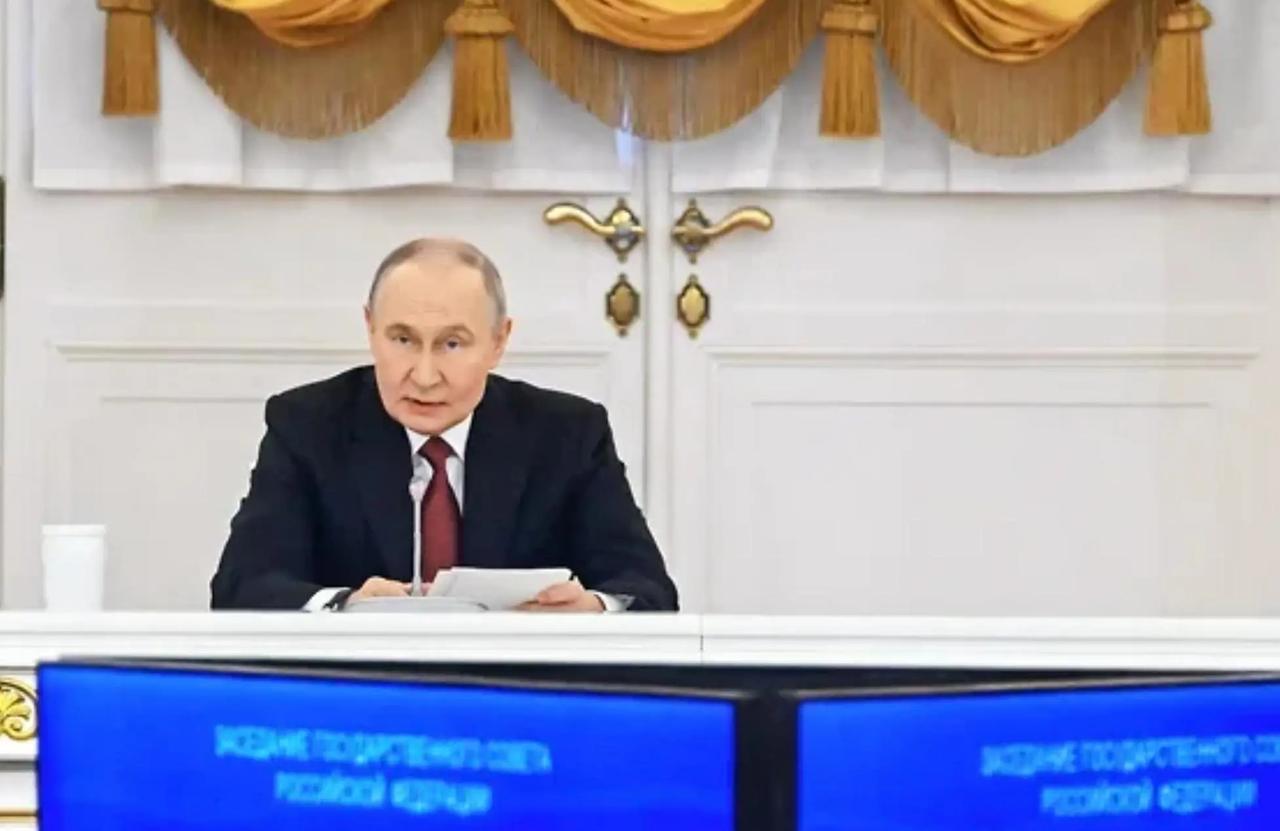 普京松口谈交换领土，但划下死线，泽连斯基接不接？
普京最近开会时提到，可以跟乌克