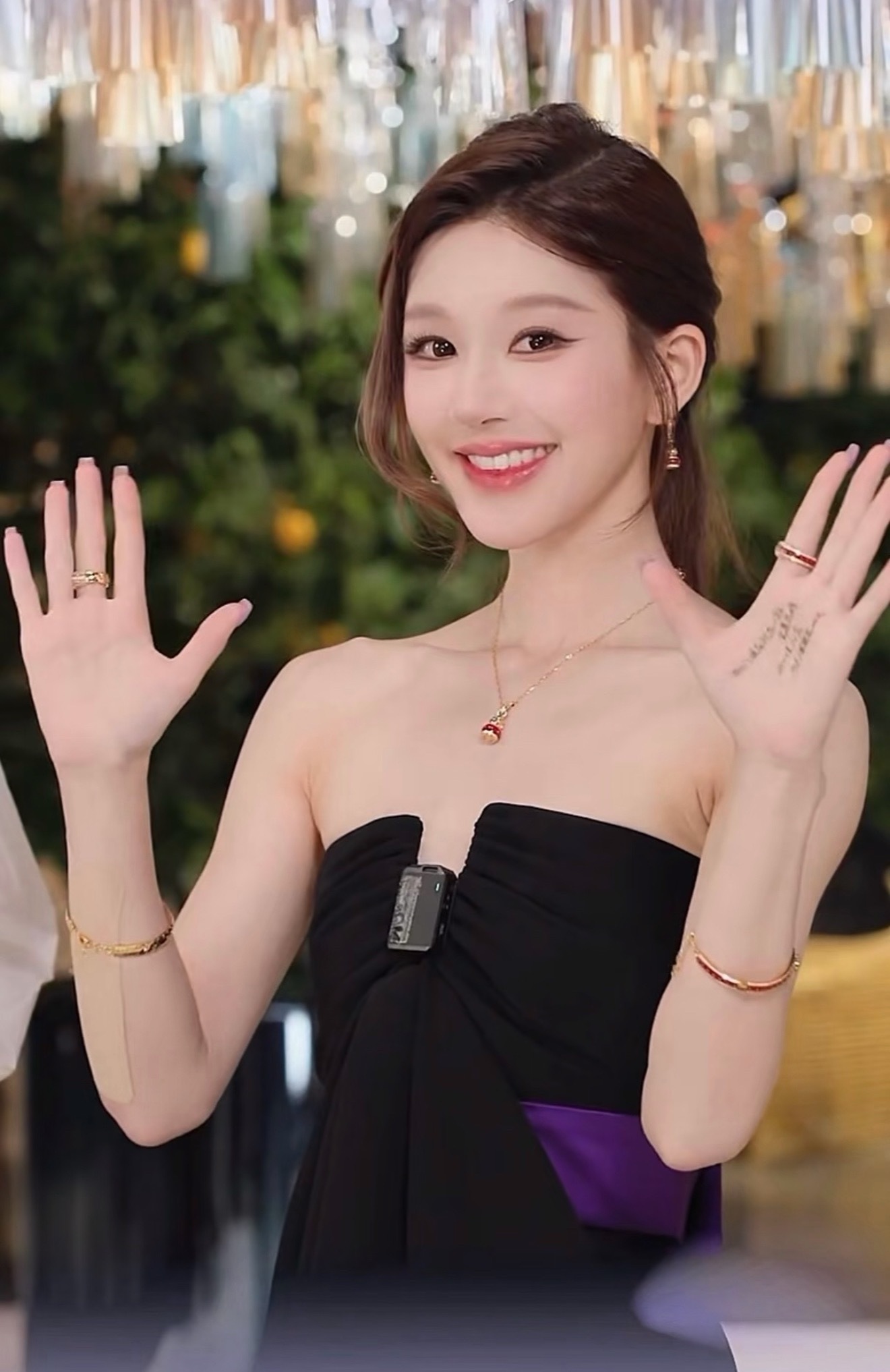 妍妍是你吗，无考察空降周大福全球品牌代言人，剧里剧外都是爽文女主啊