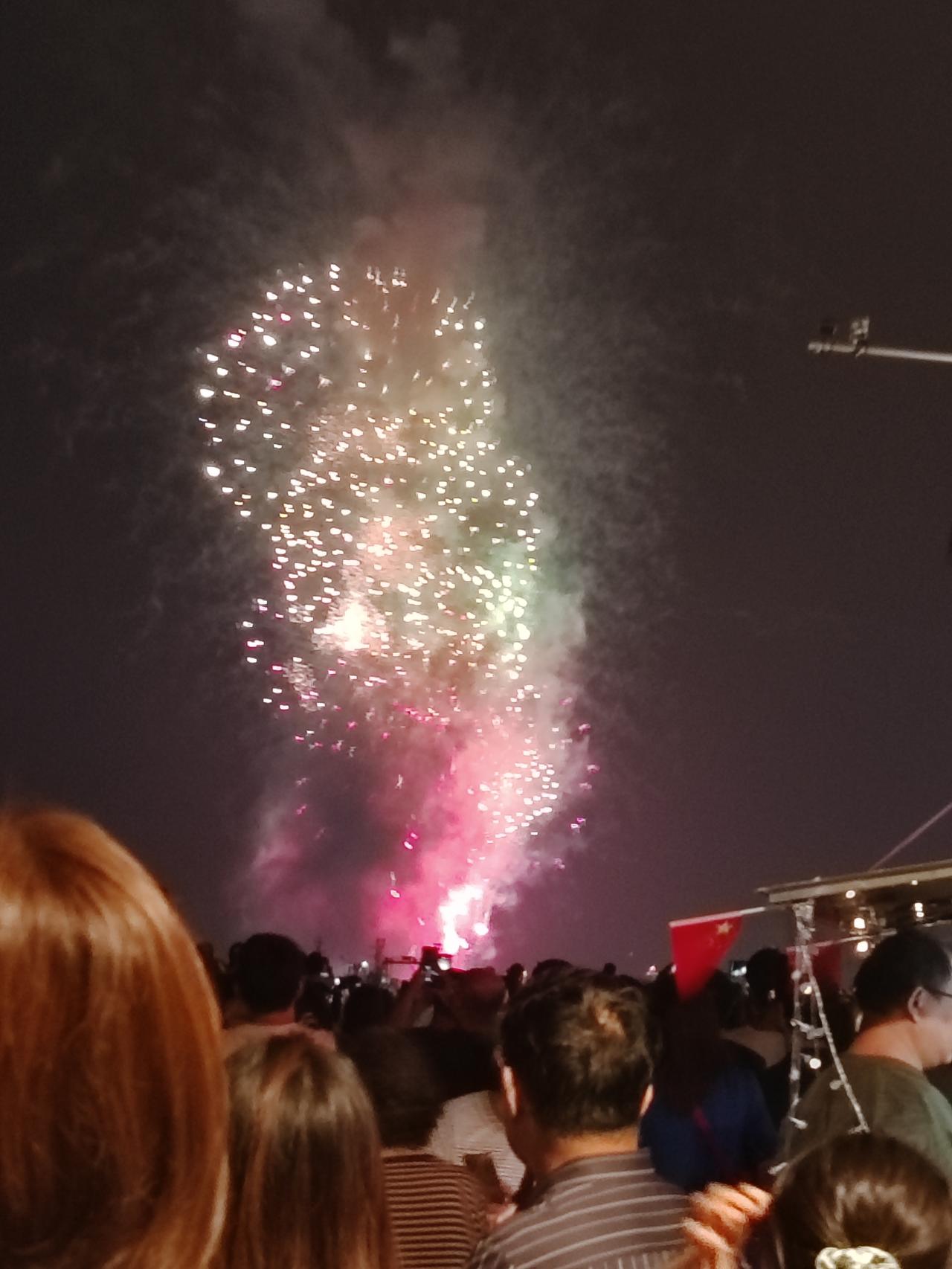 人人都说上海花钱如流水。可表姐说，在上海才最省钱。长假8天，她本来计划在乡下呆满