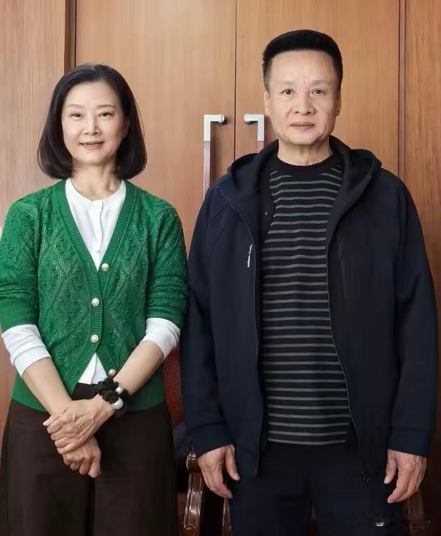 女人，好好爱自己吧！
几年不见，居然老成这样了，特别是那一双手——老夫差点都认不