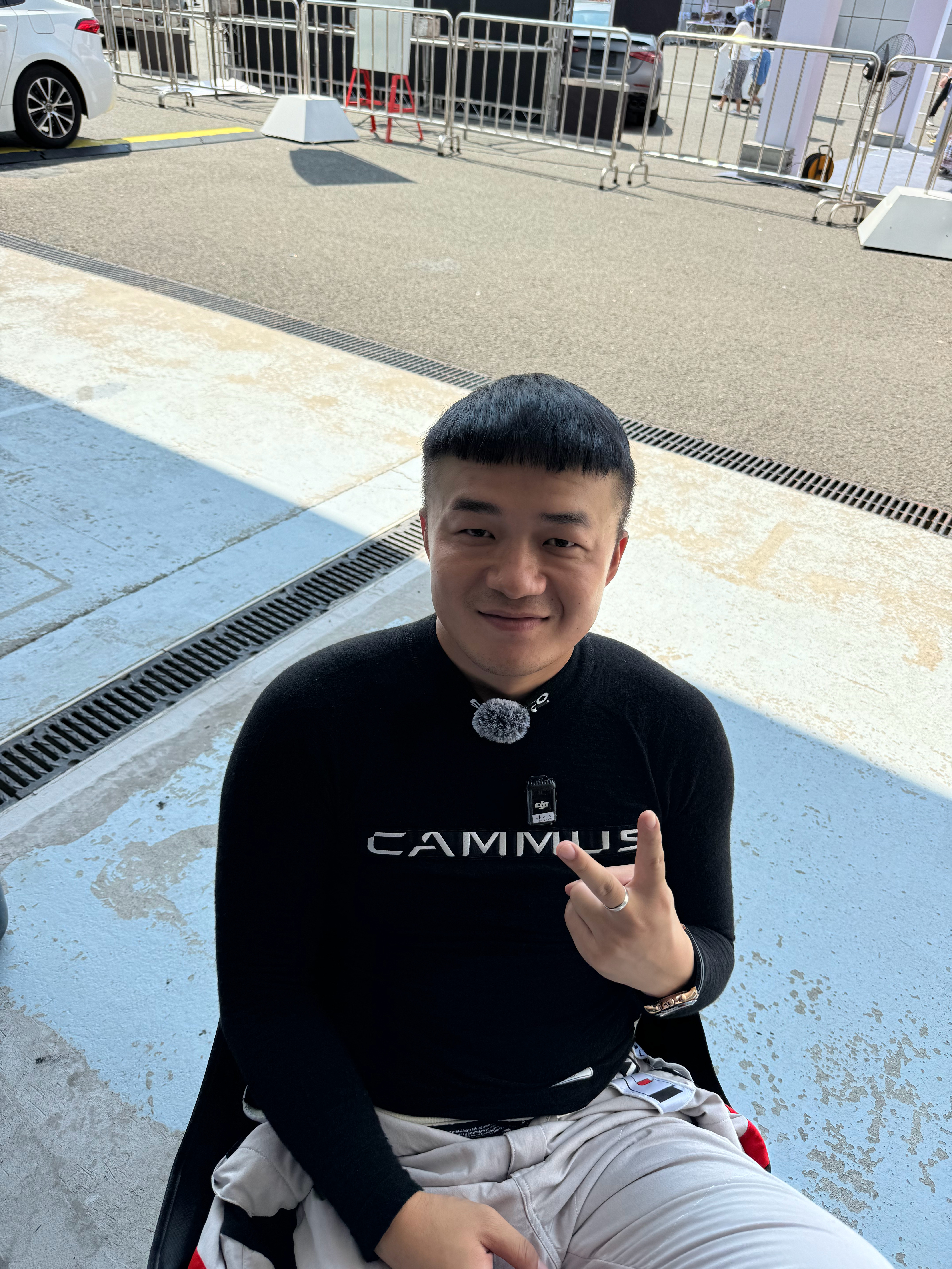 下午3点35，天津V1，现代N统规赛又要开跑。[嗑瓜子]我的粉丝应援团团长来了…