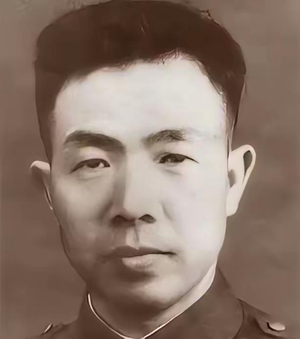 李鸿在长春病得快死了，部队自己散了，解放军把他治好，发证明、给钱，让他回湖南老家