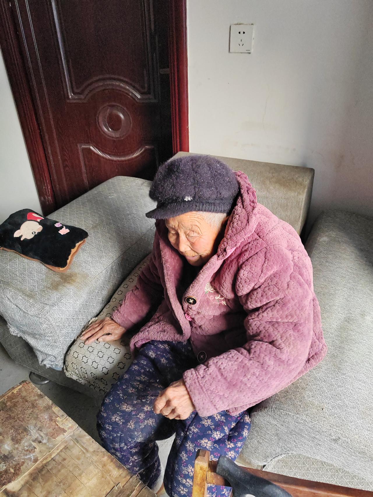 我从此再回家也看不到娘了，娘已经离开我两年了，她95岁那年带病走了，虽说我心里很