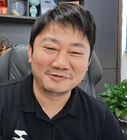 一个刚刚卖股份才把近亿元欠账还清的企业，还给广西慈善总会捐款500万！他们也不容