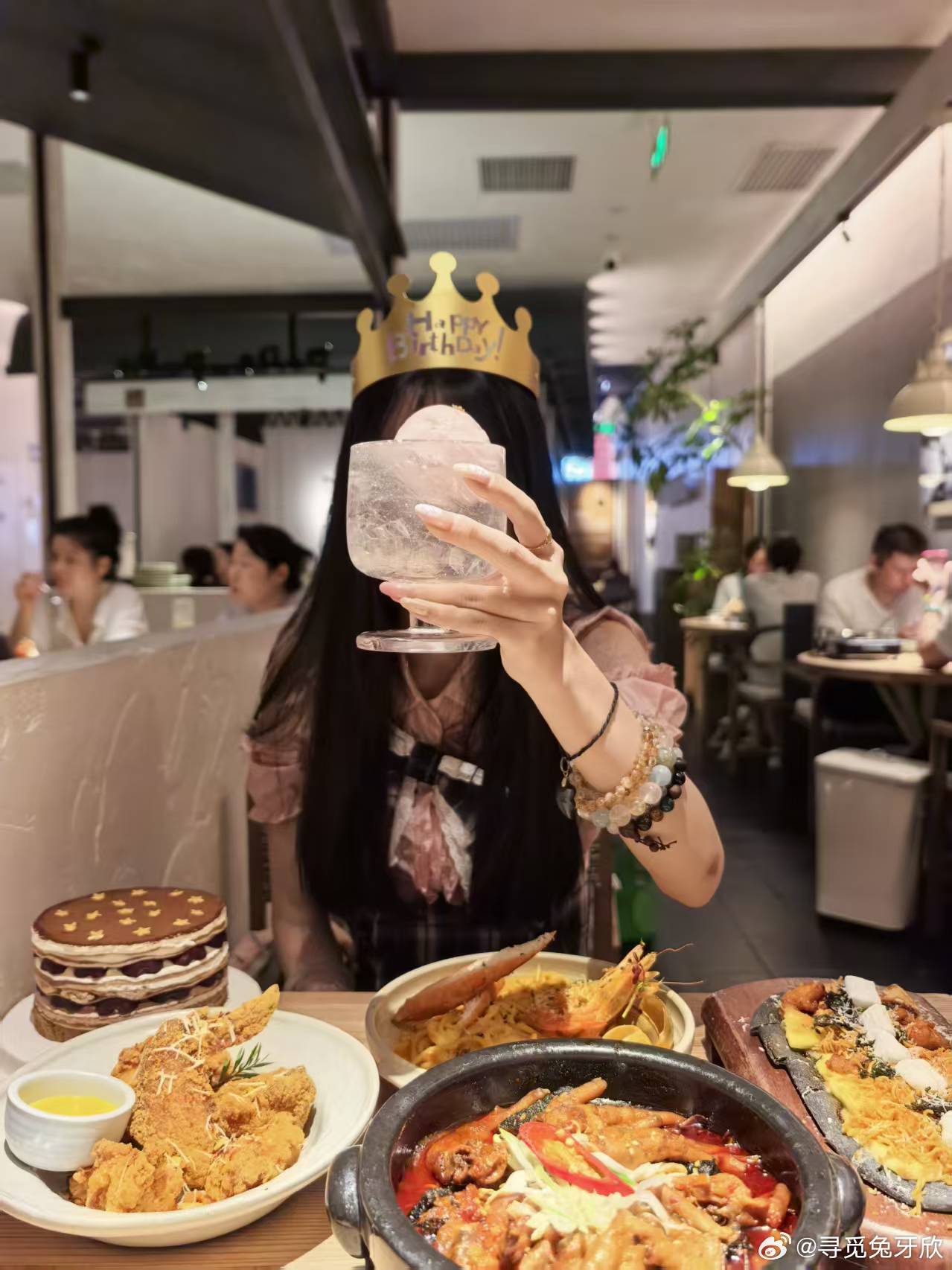23岁，不过是 人生的6点54分  Cheers for my 23rd bir