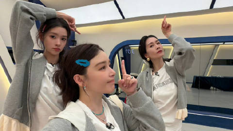 阚清子温峥嵘张艺上凌晨三点的合照阚清子来自凌晨三点的合照阚清子来自凌晨三点的合照