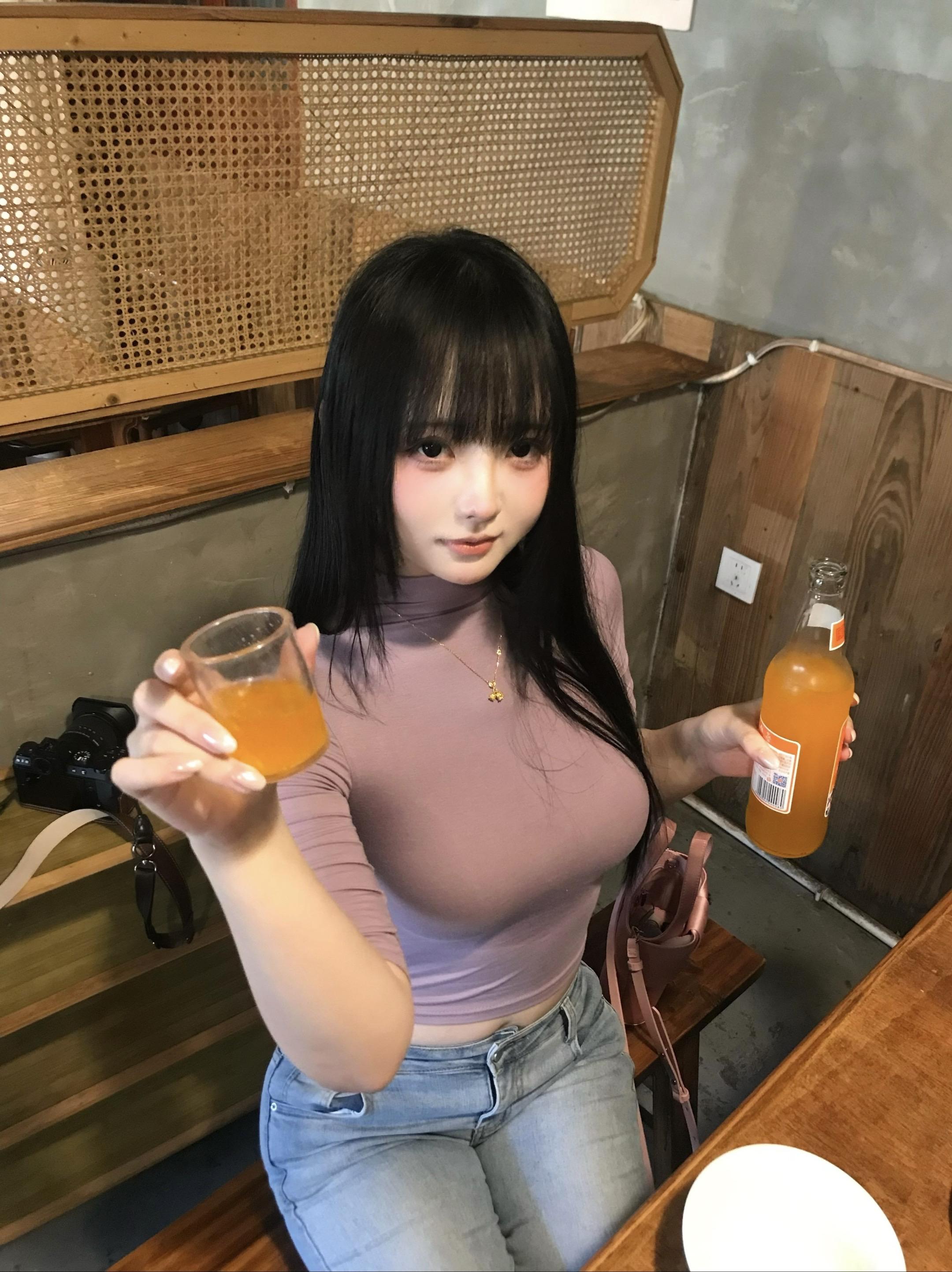 哥哥  好想拿红线在我们俩之间系一个死结 你会挣扎吗 会惊讶吗 会气急...