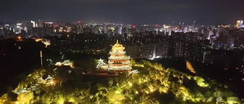 马上要开盘了，  
今天还会继续拉升吗？  
希望越大，  
失望可能也越大。