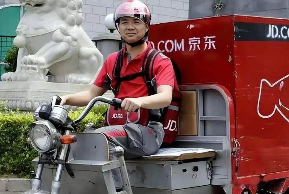 刘强东这招太傻了！

别家企业搞慈善，都是高高在上签支票，款子走流程就得三五天。