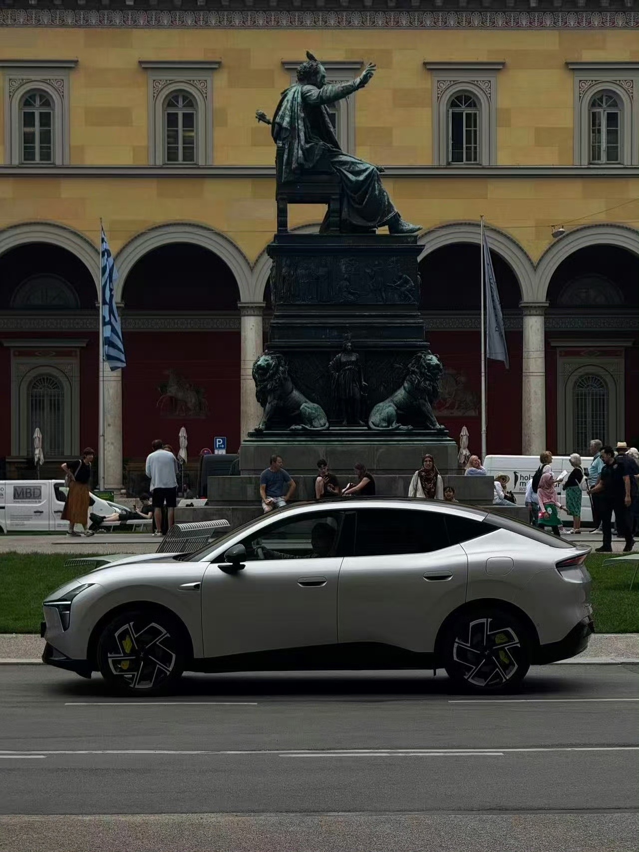新车扎堆你看上了谁 还得是小鹏MONA L03最是我的菜！完全是为我们年轻人量身