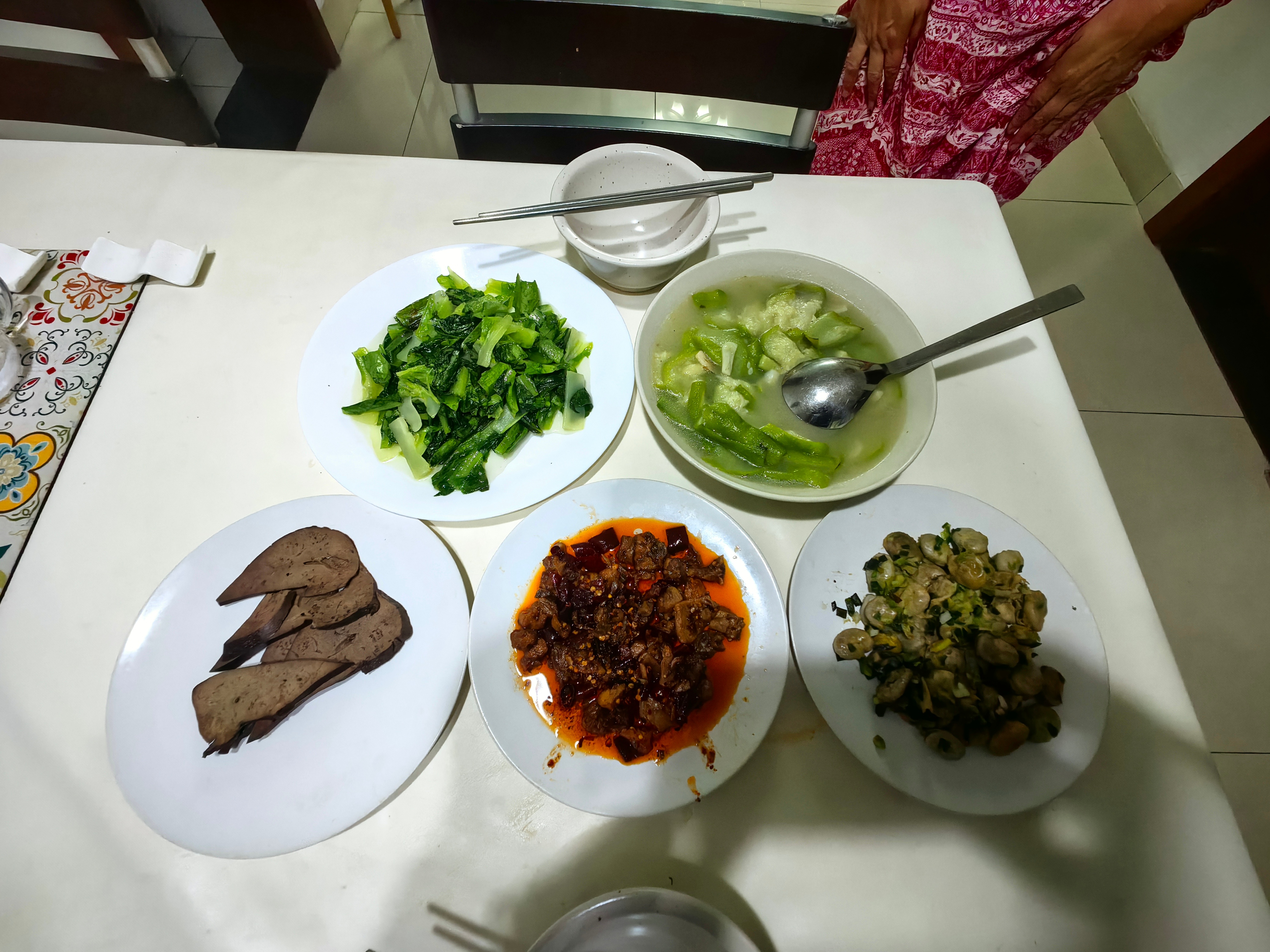 盒马鲜生的冷吃兔，太辣了，辣得吃不出是兔肉。 