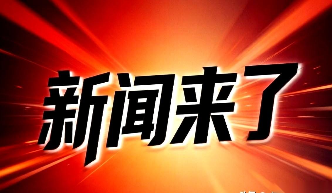 那个14级台风“白海豚”还没到，舟山的码头已经静悄悄了。
一排排客船，全都用缆绳