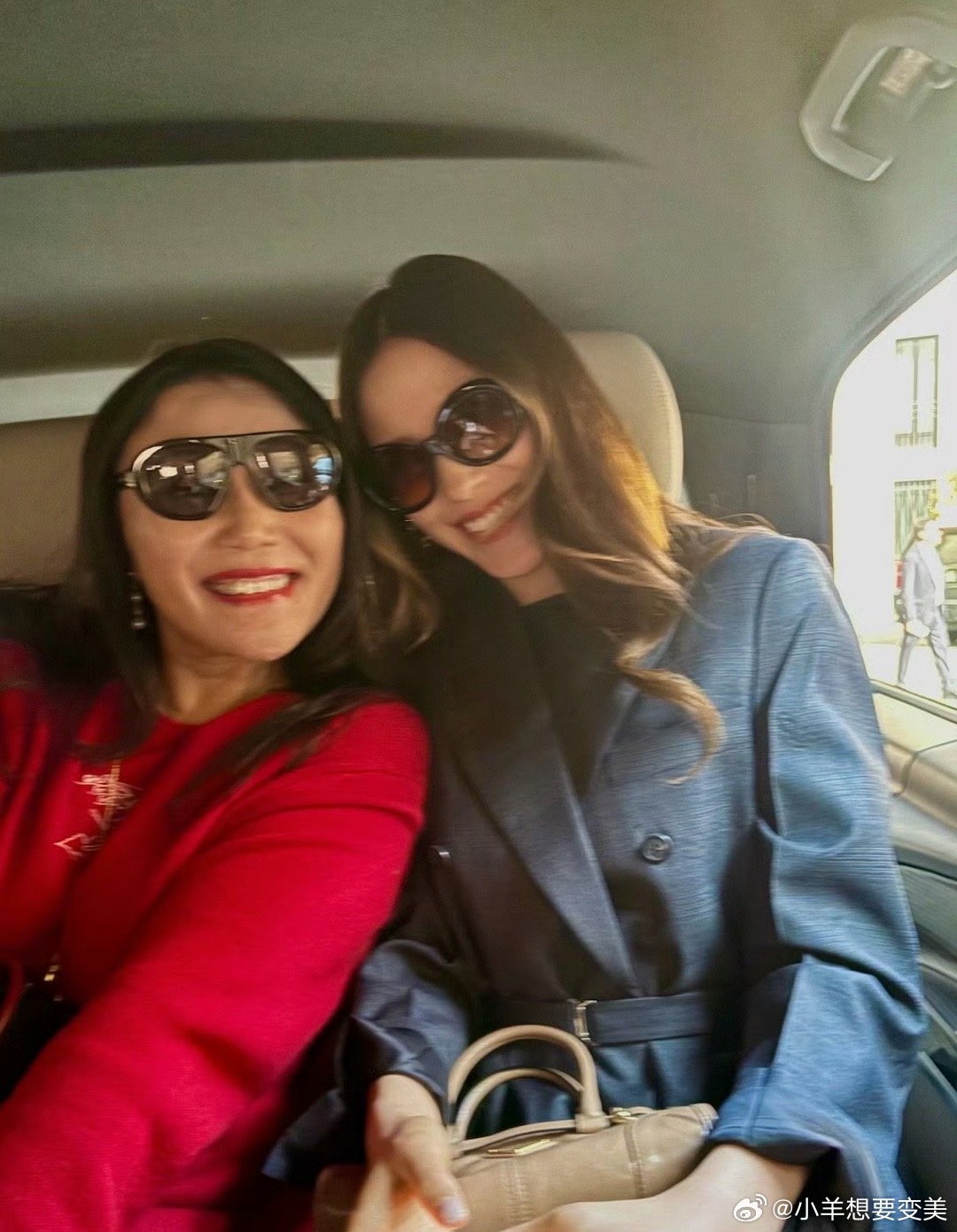 谷爱凌妇女节晒和妈妈合影一家子基因都超好呀