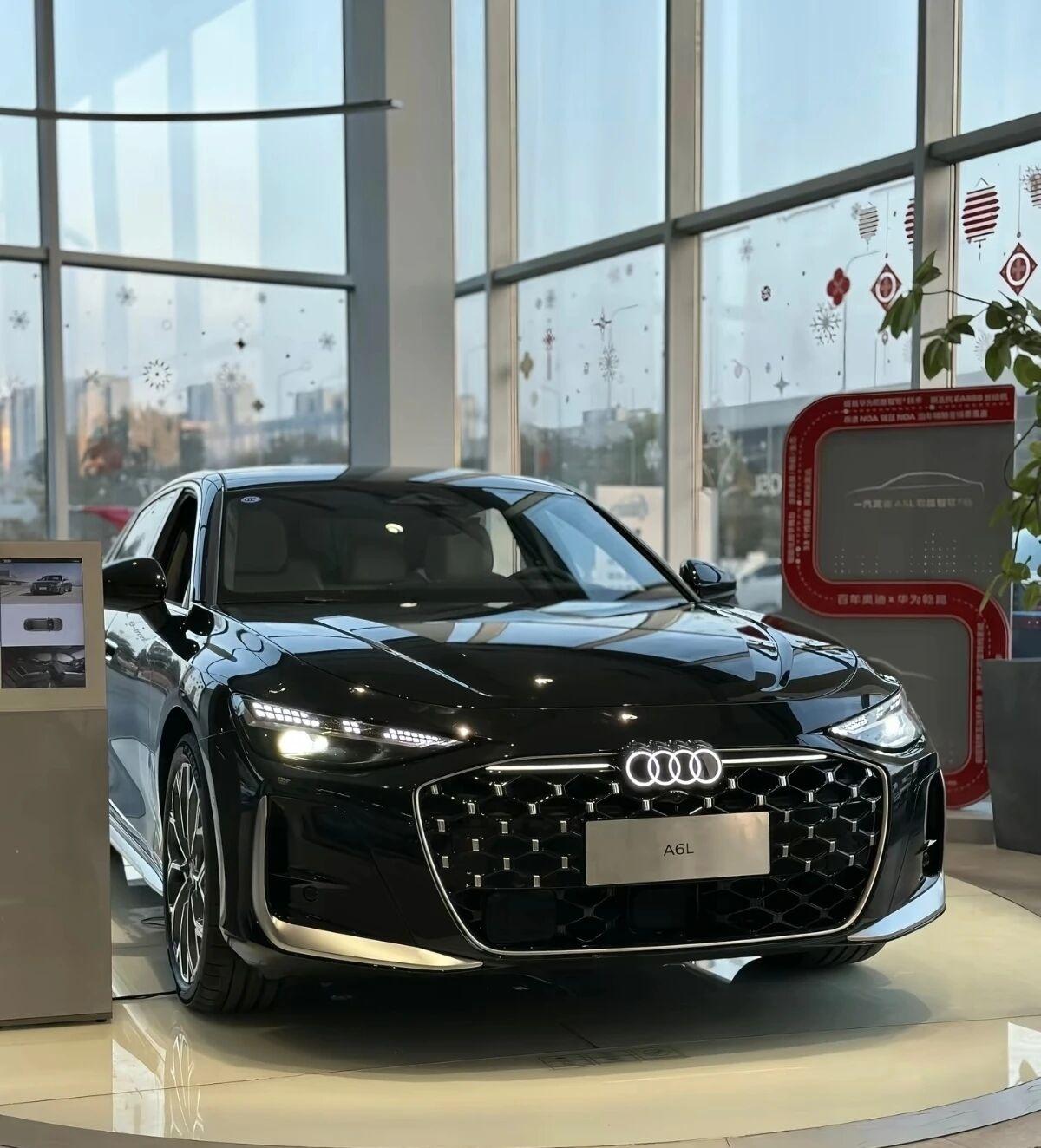 开新款A6L到丈母娘家还能先动筷不？A6L进一步年轻化的设计，现在说丑的，过段时