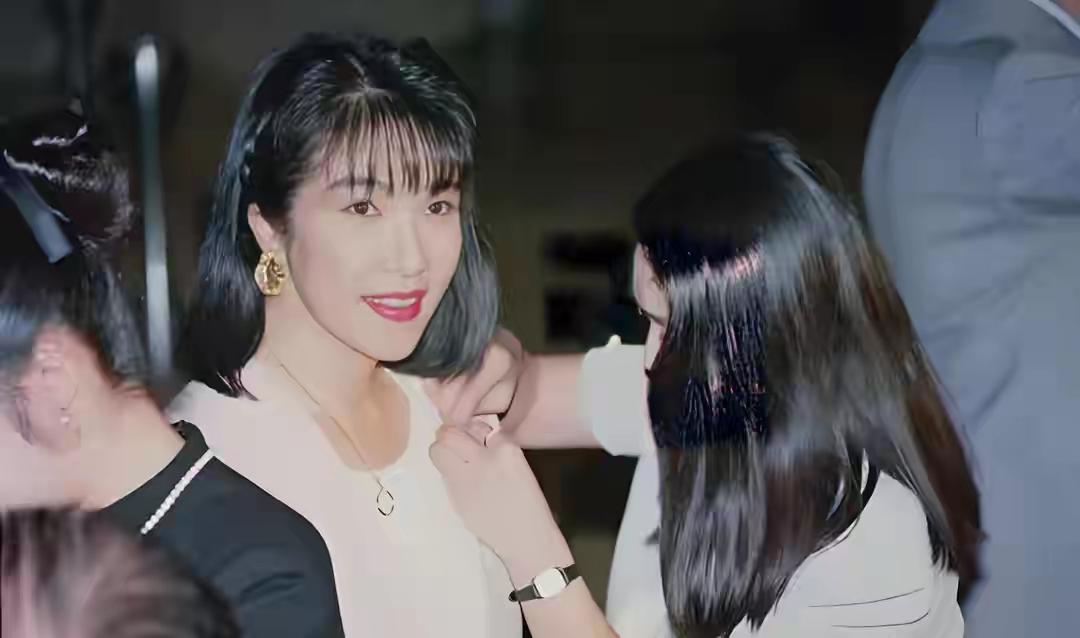 突发，近期高市早苗支持率高达65%，这可不是什么好兆头，担心日本军国主义复活绝非