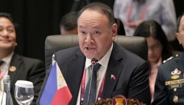 菲律宾警告中国：“如果中国还在黄岩岛附近驻扎解放军的话，菲律宾就会联合周边的国家