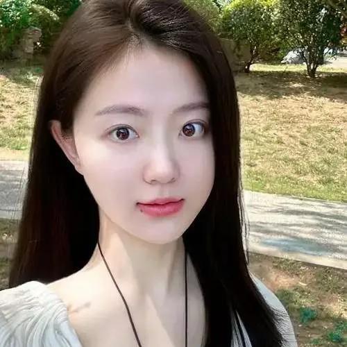 在阳光明媚的午后，邂逅最美的自己。于风景中见自己 清晨的一抹阳光 秋日清新照 明