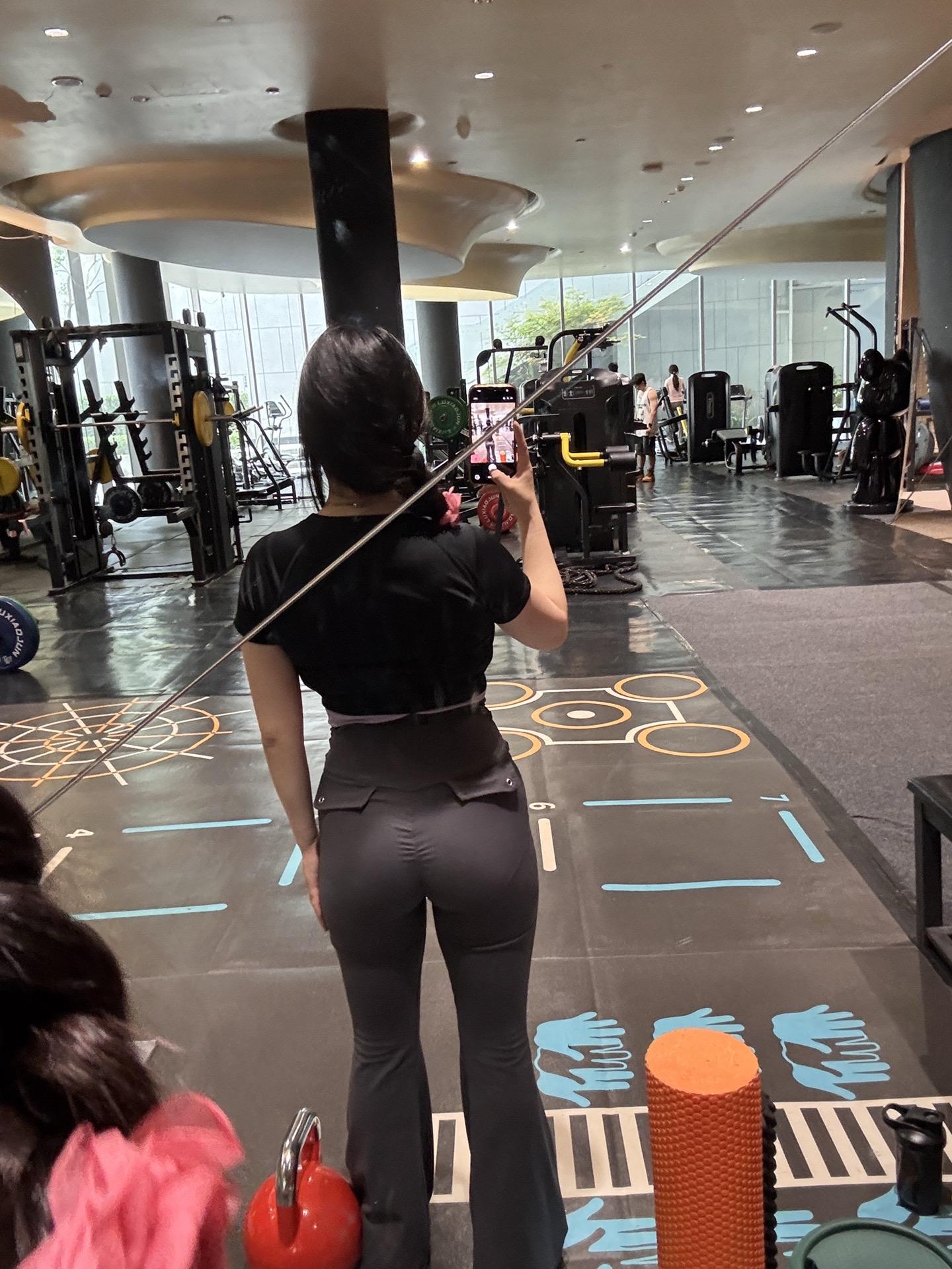 有空都去健身吧， 一如既往的热爱， 💪 中年以后一定要好好的锻炼身体...