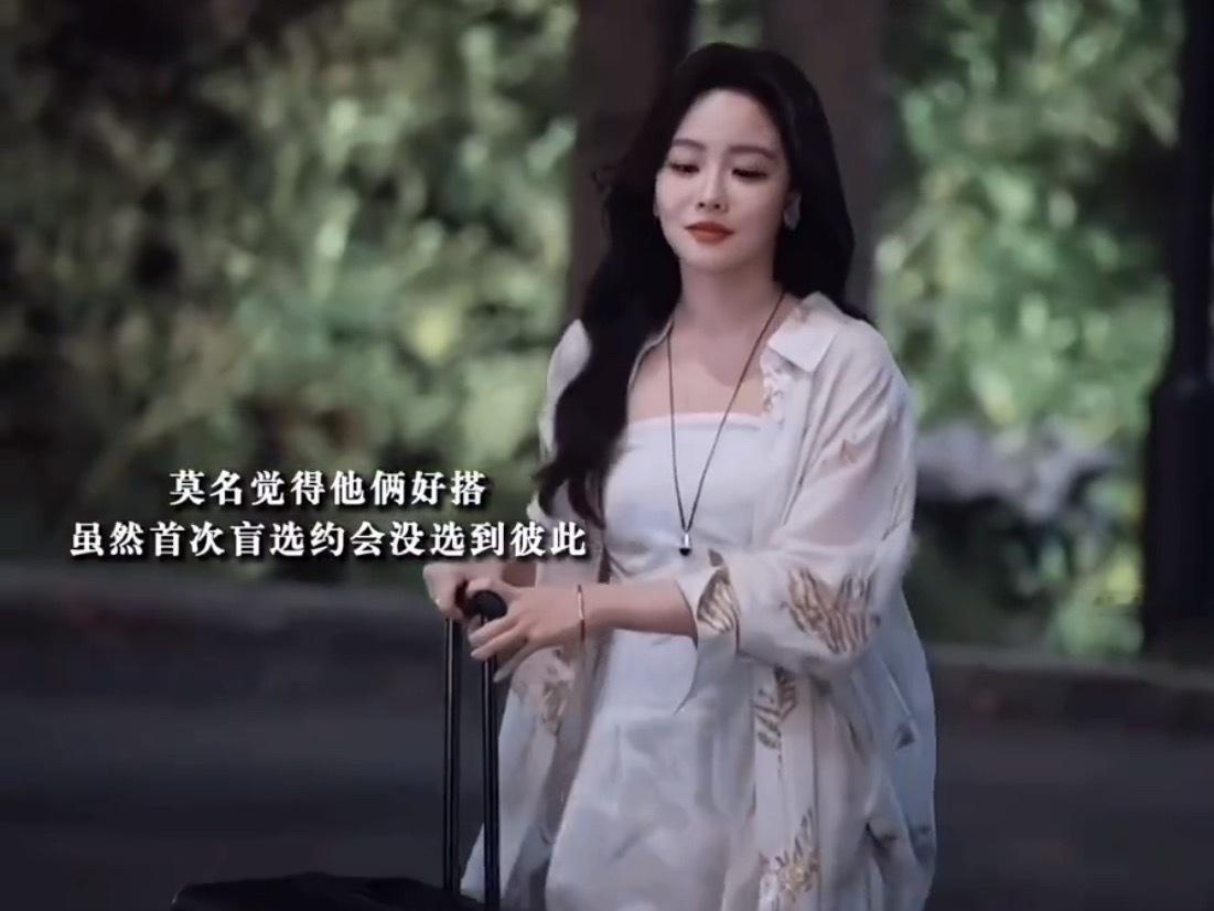 你们两个怎么张嘴说中文在恋综里看到韩剧了 半熟恋人上演韩系名场面，黑大衣男主抱狗