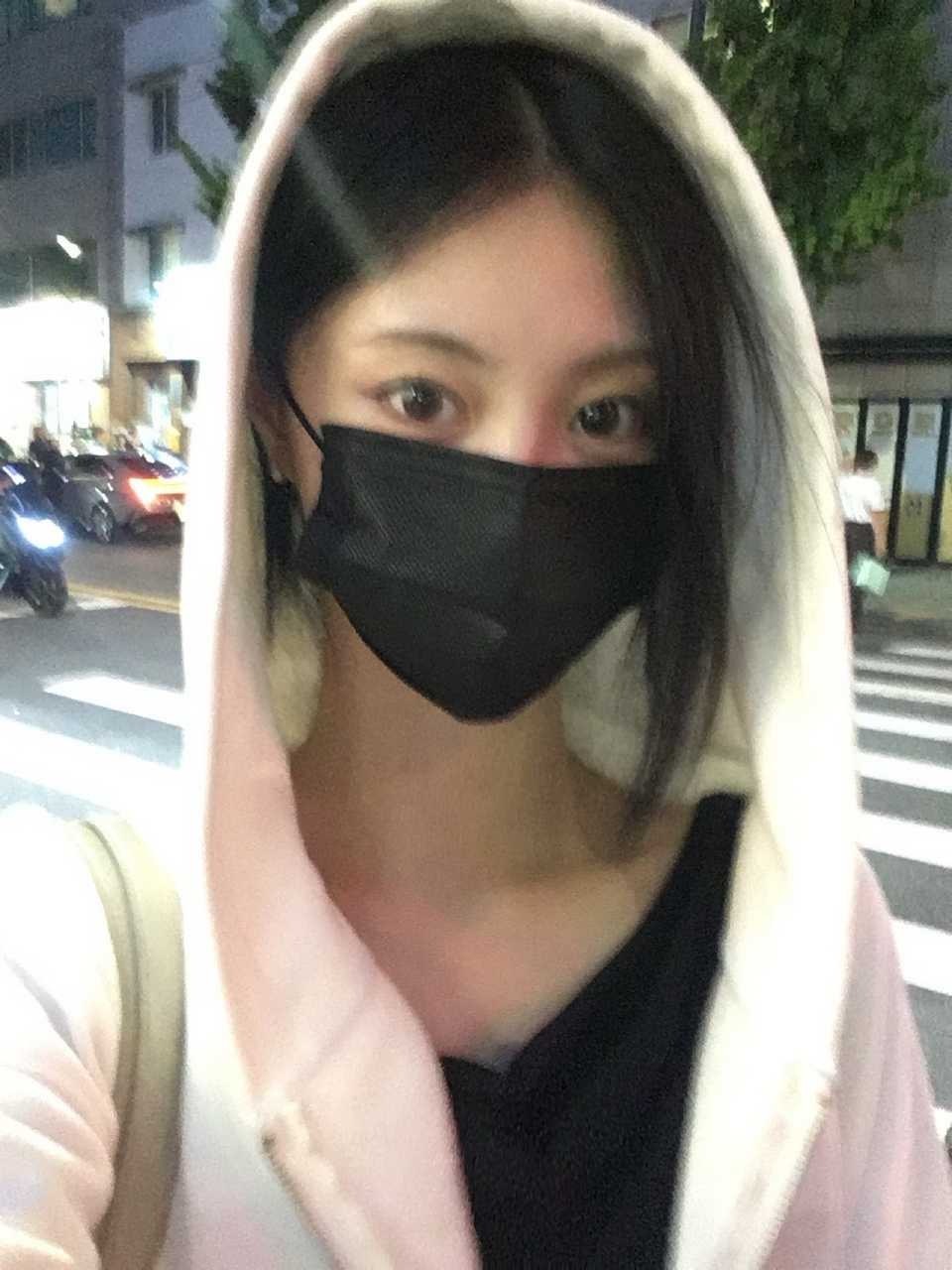 女神散发着淡淡的香气 
