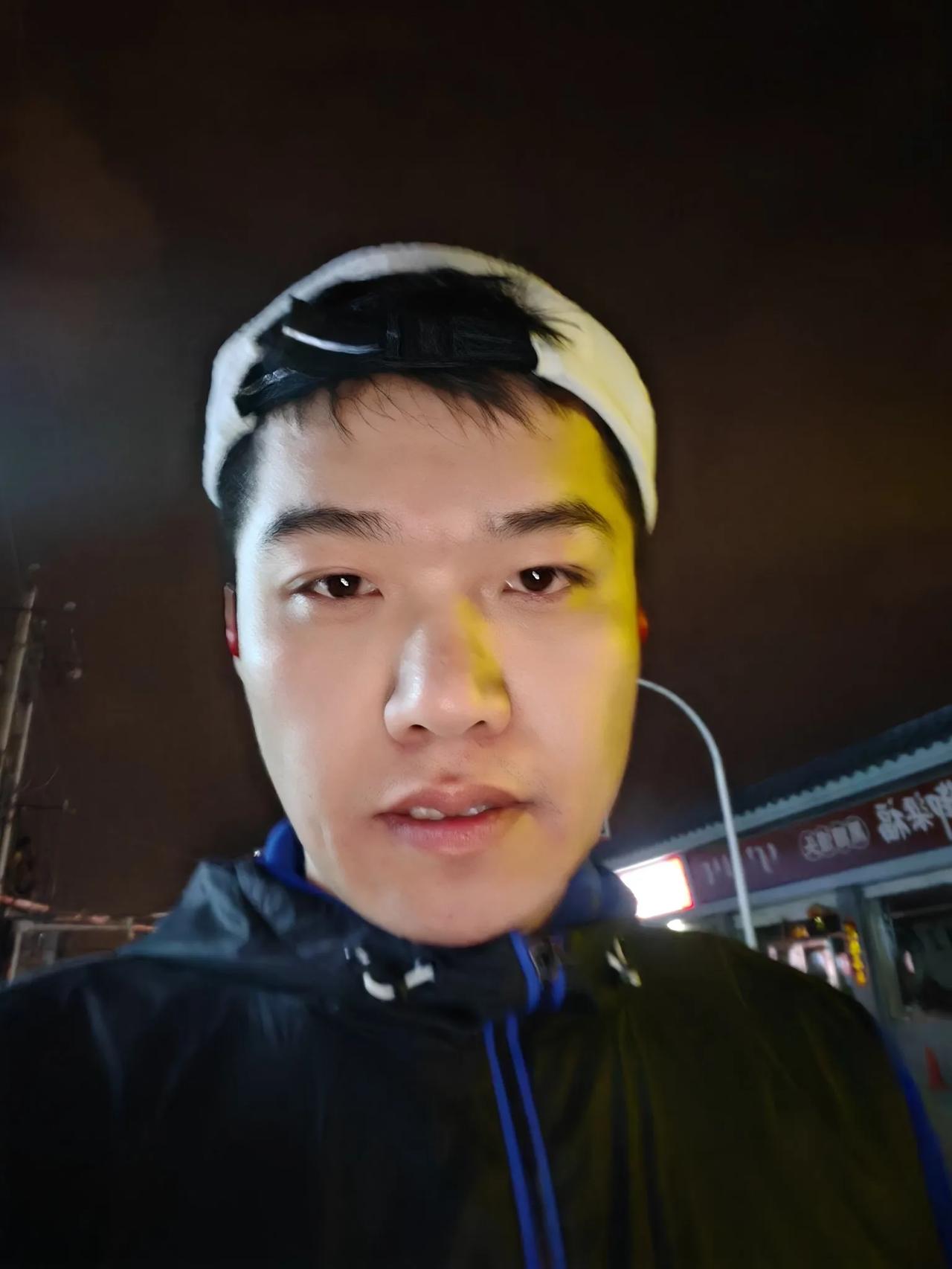 慢摇11km，晚上要跑步不能吃东西，前两公里胃疼啊[震惊][震惊]