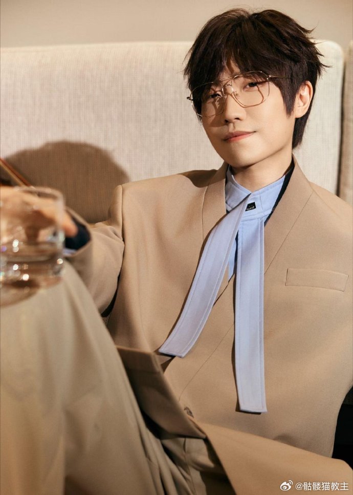 还是徐良有人脉徐良人脉这一块徐良这内娱人缘真的没对手！演唱会应援阵容豪华到离谱，