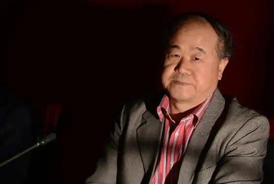 今年6月，莫言于广东惠州面对碧滟楼，挥笔写下“从南阳到南洋根深叶茂”的上联，并面