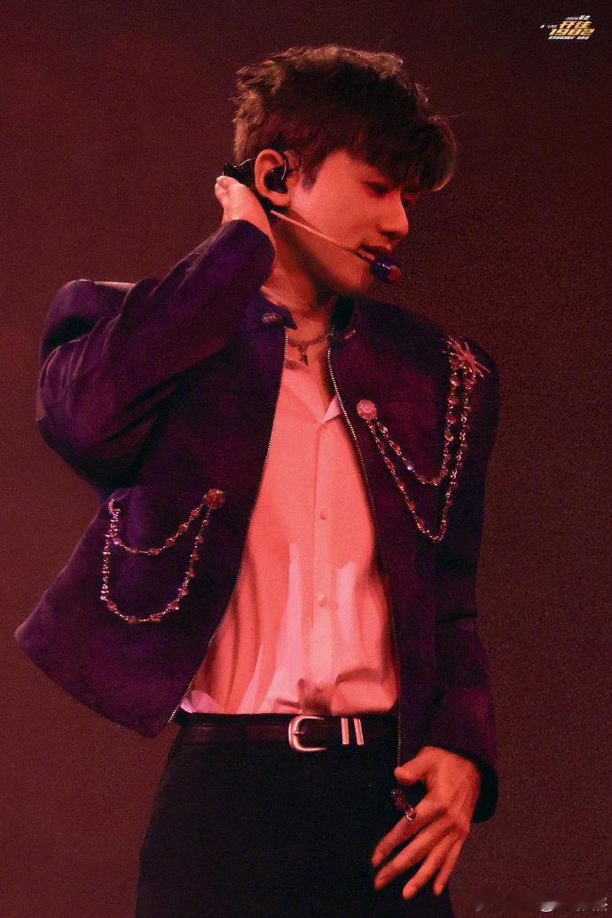 张杰想留在这场大梦不醒 一曲《大梦不醒》氛围感拉满，温柔唱腔搭配走心三连问，诉说