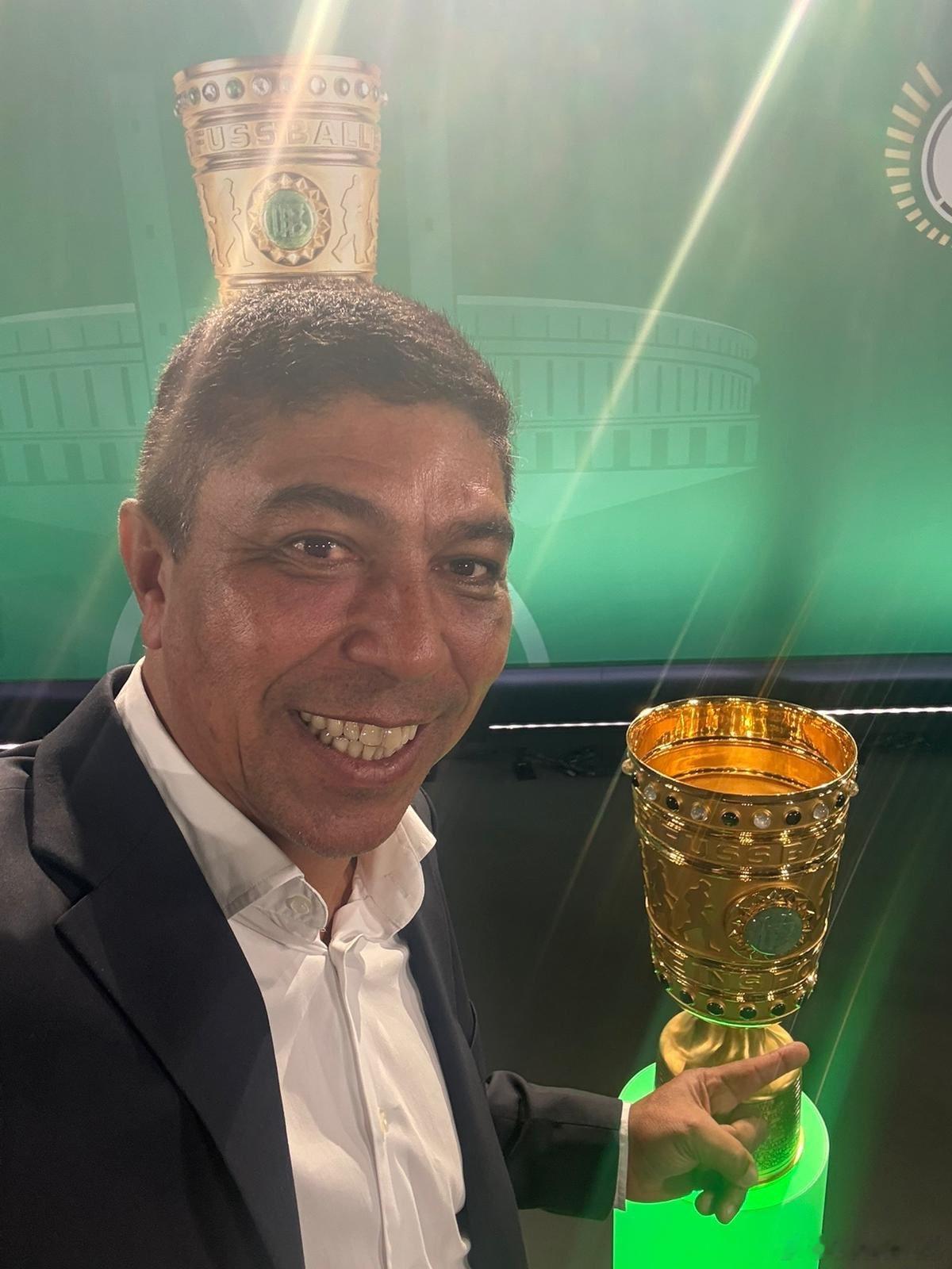 🏆 今天在柏林，距離德國杯決賽還有12天，舉行了一個德國杯活動，展示了本屆賽事