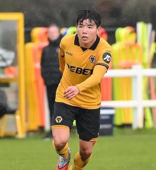 4月24日讯 英格兰狼队梯队发布官方公告称，中国国脚徐彬在被租借至巴恩斯利俱乐部