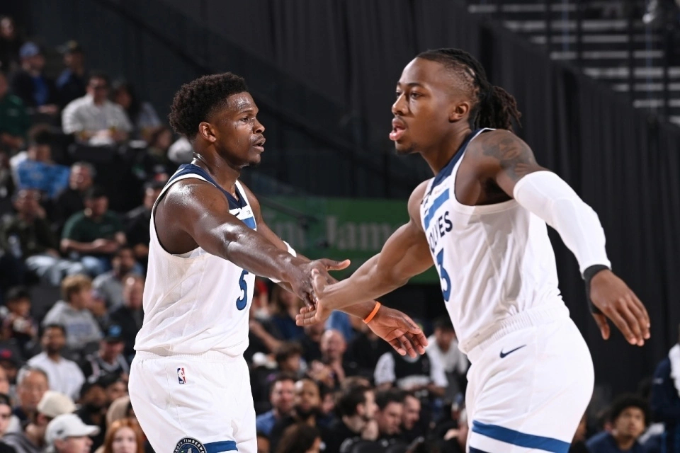 NBA常规赛森林狼vs快船 快船缺少莱昂纳德等4位主力 快船上半场38-44落后