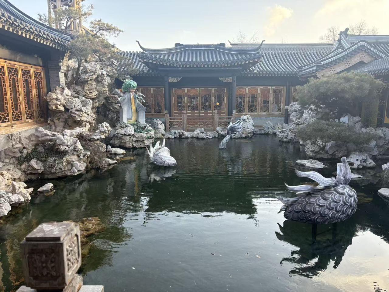 短缺经济和过剩经济，各有各的糟心。短缺经济下，物资匮乏，啥都得凭票供应。就像计划