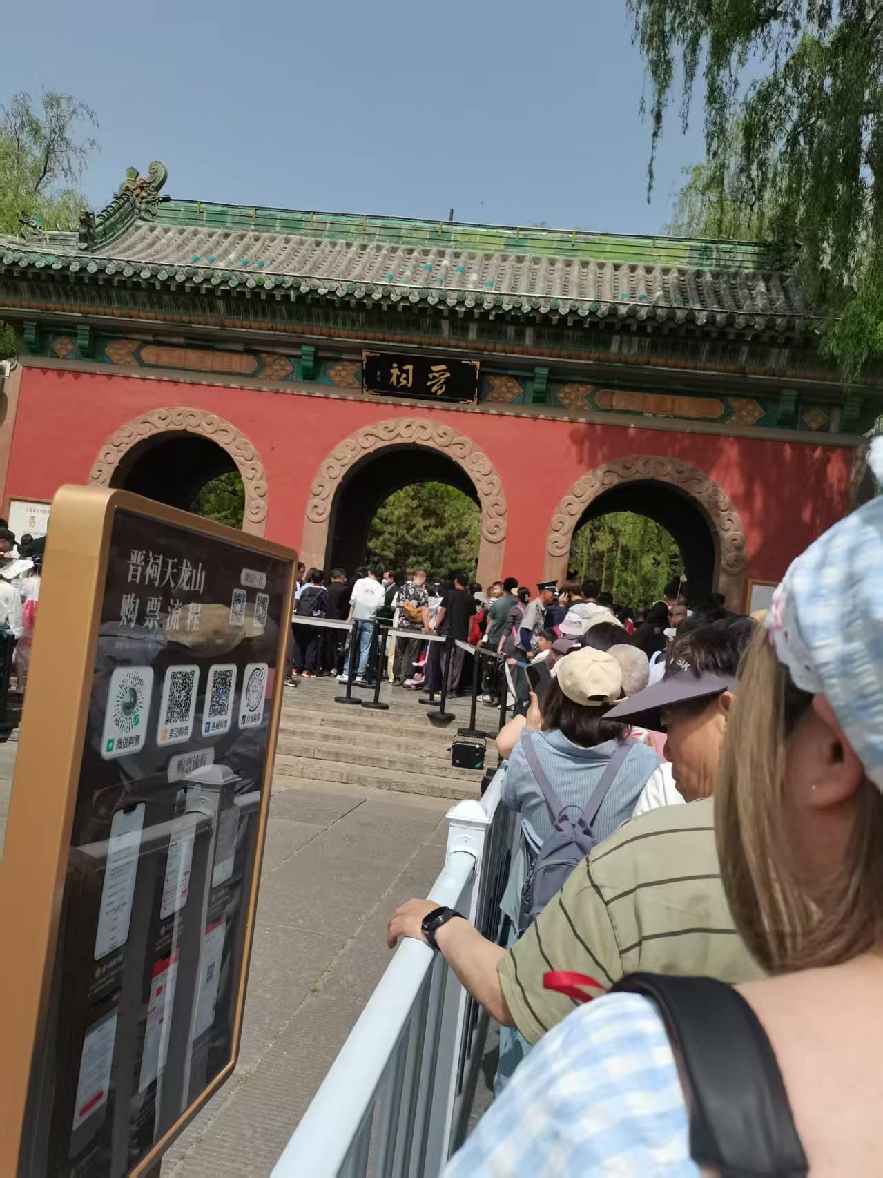 五一想去太原晋祠玩的注意，到了太原去山西体育中心坐车，开通了一趟旅游公交专线4路
